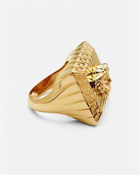 anello squadrato con medusa nero versace
